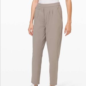 Lululemon Essential High-rise Trouser 25”- Size 4